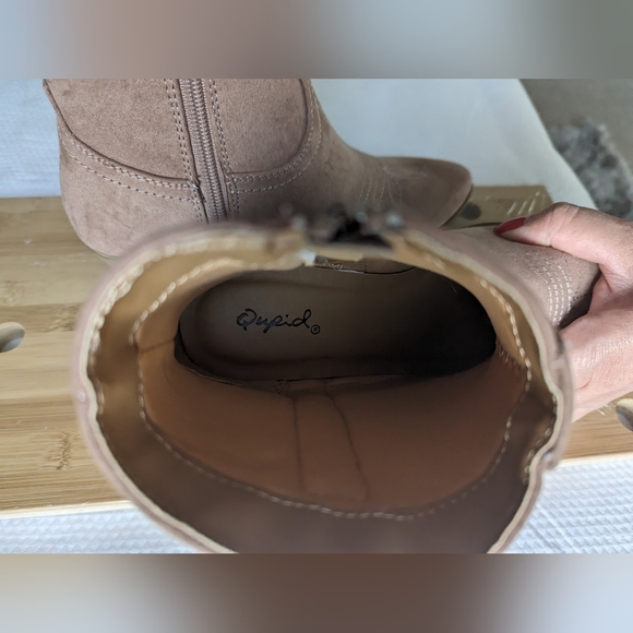 Qupid Austin Nights Embroidered Western Booties in Burlwood size 6 - Picture 7 of 7